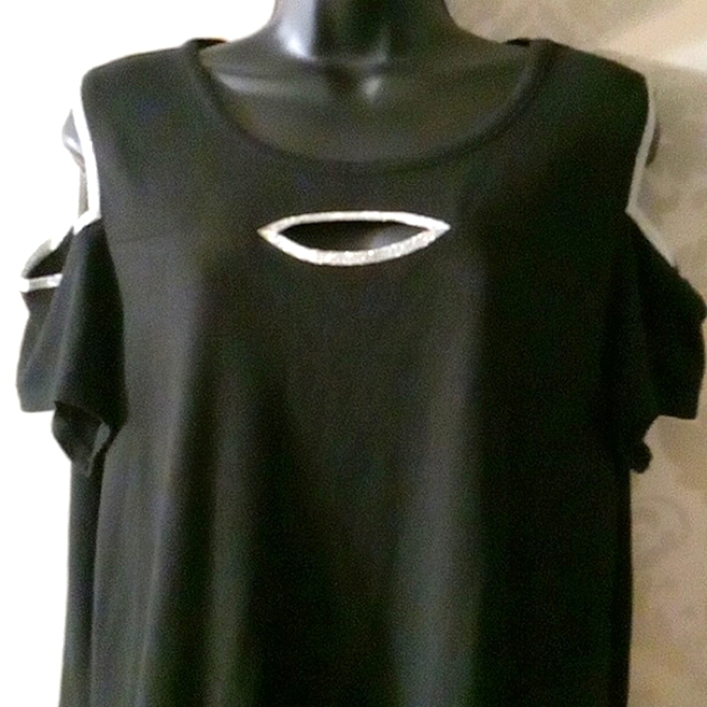 Retrology Cold Shoulder Top XL